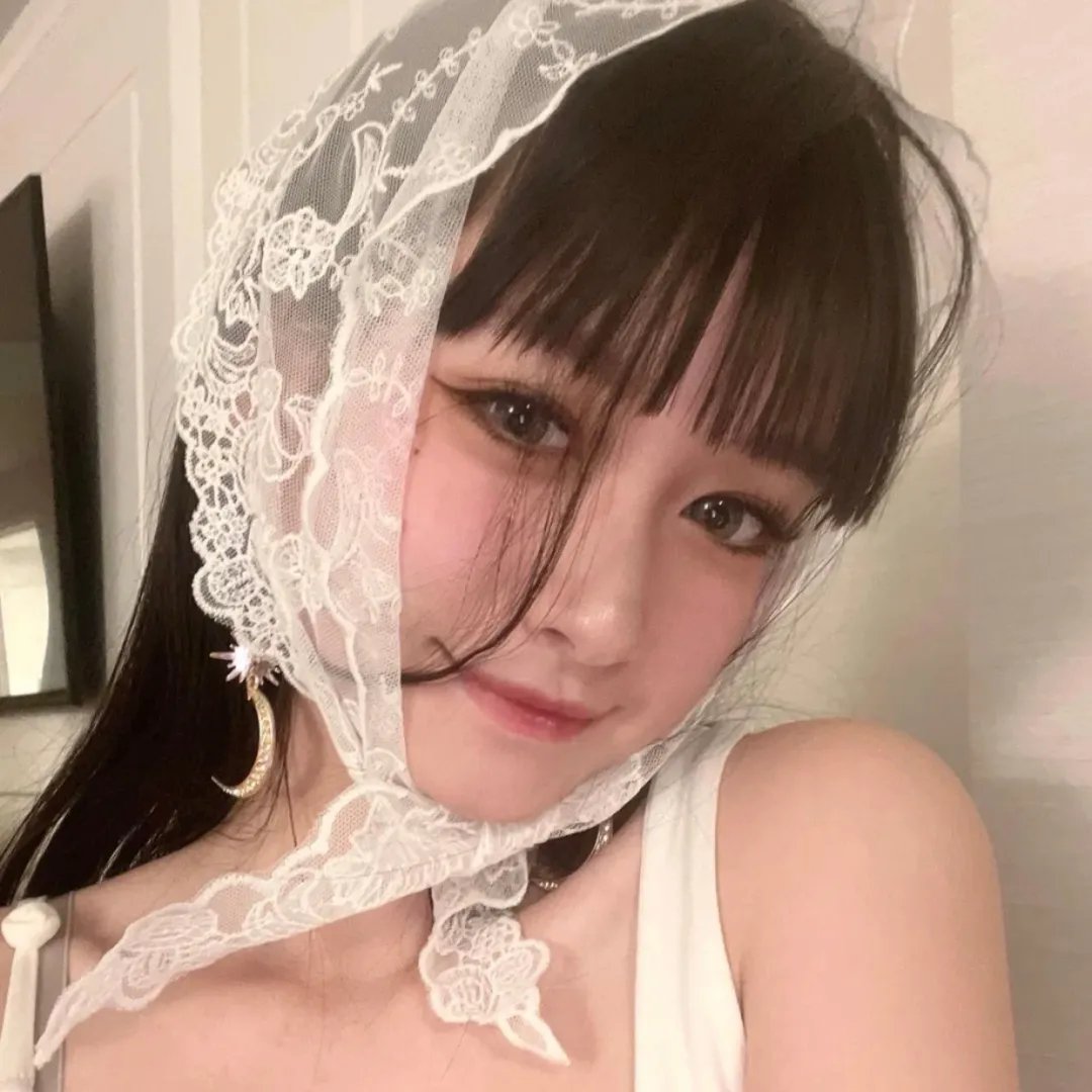 住宅区的两人